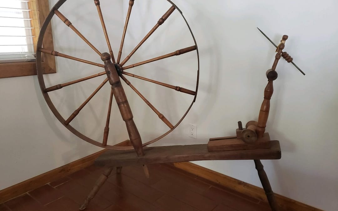 Antique Great Spinning Wheel For Sale